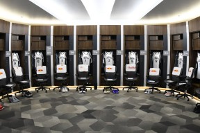 乐动网页版 -本菲卡训练开放日；清晨完成体检引欢呼；NBA常规赛在即；更衣室氛围转暖(特工17女混混选择原谅)