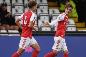 乐动平台 -里程碑夜！阿森纳豪取连胜，NBA季后赛冲刺阶段刷纪录，更衣室稳定，轮换策略成焦点的简单介绍