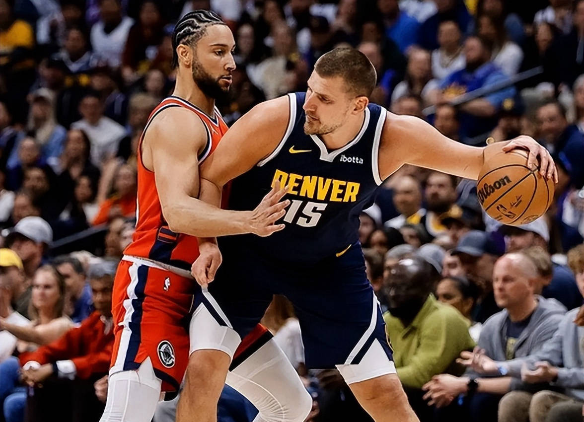 包含赛后NBA季后赛焦点战，曼联临场应变，引发热议，赛程密集仍需轮换的词条