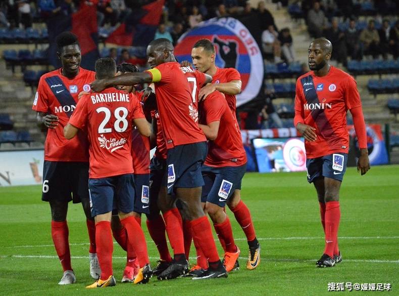  山东男篮训练开放日，清晨内部沟通引欢呼，法甲在即，心理建设被强调