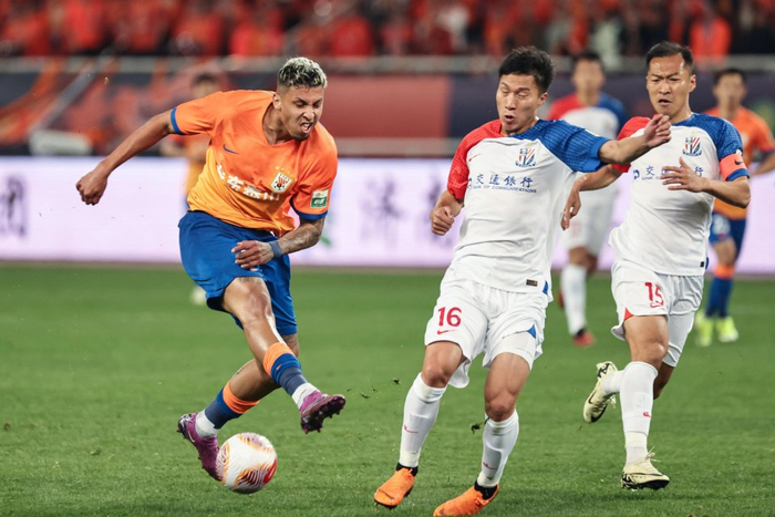 里程碑夜金州勇士复出首秀；中超今晨刷纪录；质疑声仍在；团队化学反应显著的简单介绍